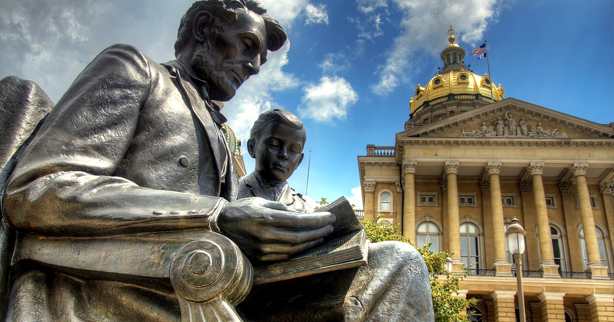 Iowa Capitol grounds with the Lincoln and Soldiers' Sailors' Monument in Des Moines